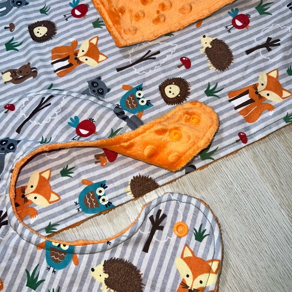 NEW 🪡 Handmade Woodland Creatures Baby to Toddler Bib and Burp Cloth Set - Picture 4 of 9